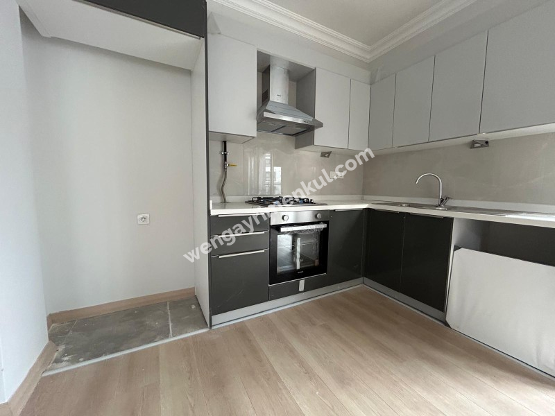 KOZYATAĞI'NDA METROYA MİNİBÜSE ÇOK YAKIN SIFIR 2+1 LÜKS DAİRE