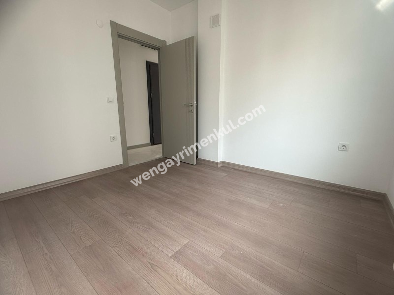 NEZİH MUHİTTE EBEVEYN BANYOLU ÖNÜ AÇIK VE OTOPARKLI SIFIR 3+1