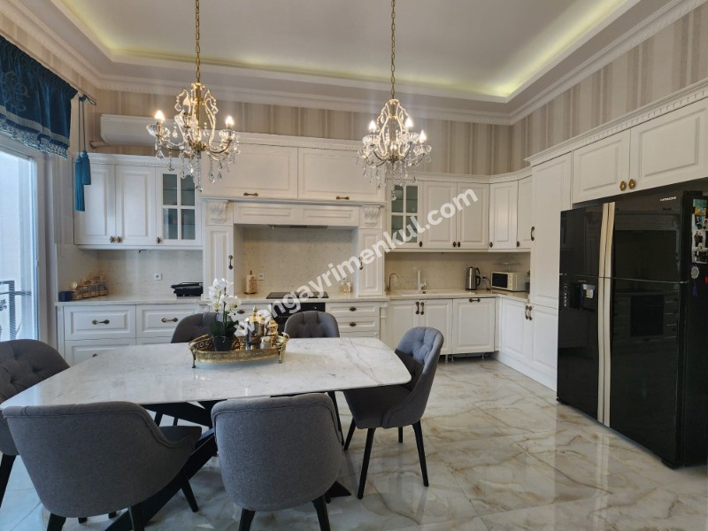 BEYLIKDÜZÜ KAVAKLI'DA 3 TAPULU MİMARİ TASARIMLI EMSALSİZ DAİRE 6+2