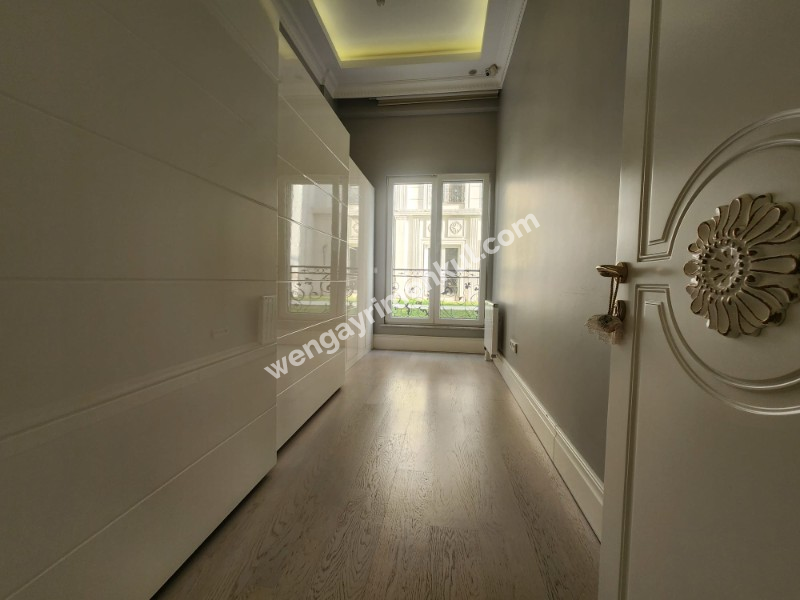 BEYLIKDÜZÜ KAVAKLI'DA 3 TAPULU MİMARİ TASARIMLI EMSALSİZ DAİRE 6+2