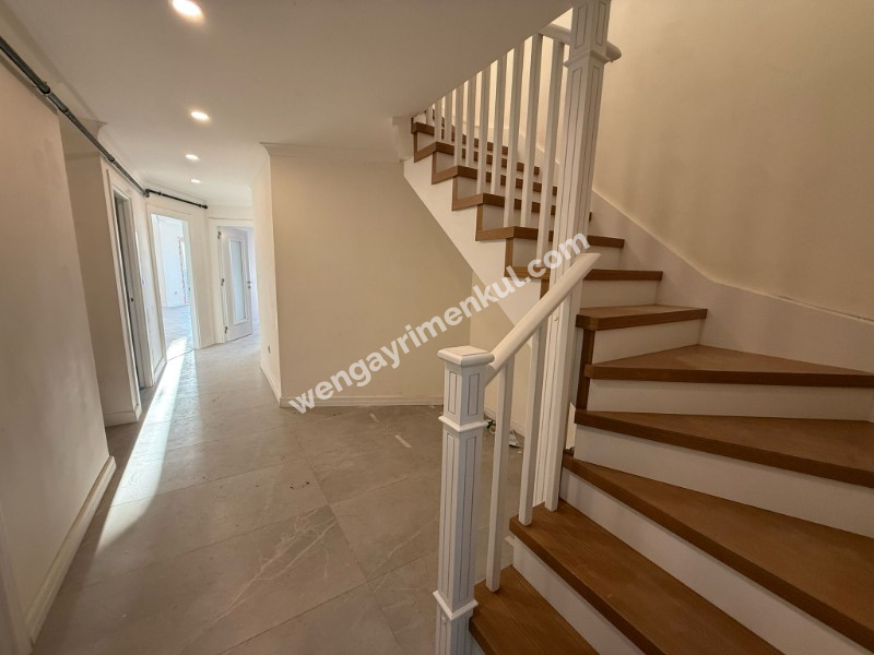 ALTINTEPEDE BOSTANCI VE SAHİLE KOMŞU KONUMDA 4+1 195 M² DUBLEKS