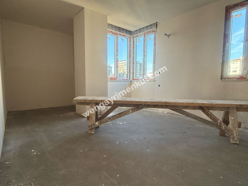 BOSTANCI SAHİLDE CADDEYE 5 DK DENİZ MANZARALI ULTRA LÜKS 3+1