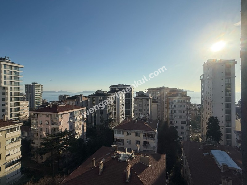 BOSTANCI SAHİLDE CADDEYE 5 DK DENİZ MANZARALI ULTRA LÜKS 3+1
