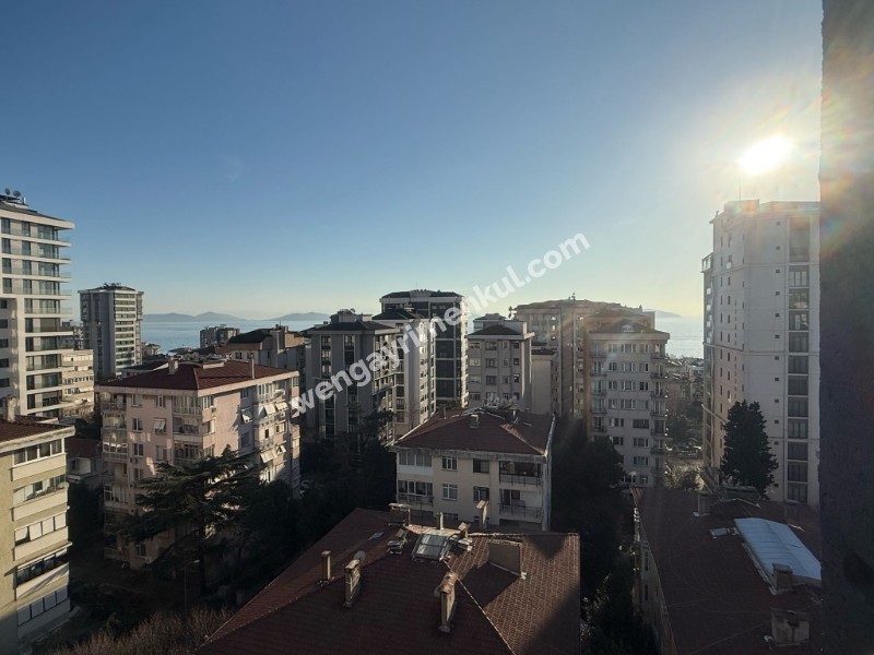 BOSTANCI SAHİLDE CADDEYE 5 DK DENİZ MANZARALI ULTRA LÜKS 3+1