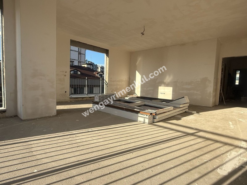 BOSTANCI SAHİLDE CADDEYE 5 DK DENİZ MANZARALI ULTRA LÜKS 3+1