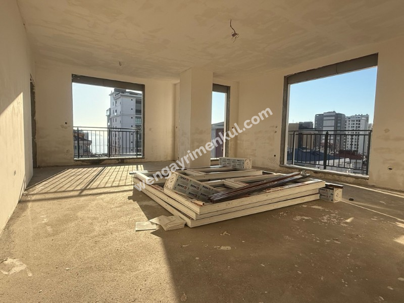 BOSTANCI SAHİLDE CADDEYE 5 DK DENİZ MANZARALI ULTRA LÜKS 3+1