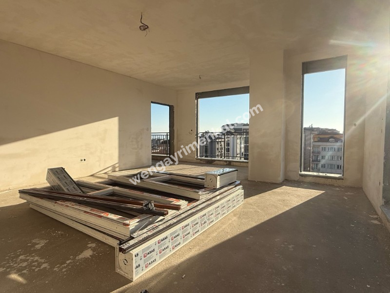BOSTANCI SAHİLDE CADDEYE 5 DK DENİZ MANZARALI ULTRA LÜKS 3+1