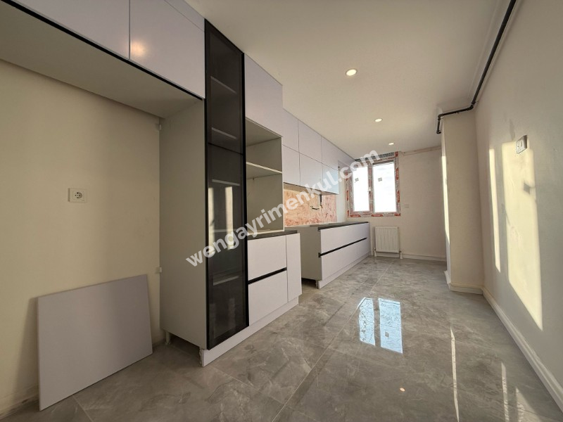 ALTINTEPE'DE CADDEYE BOSTANCIYA SAHİLE KOMŞU 300 m² 5+2 DUBLEKS