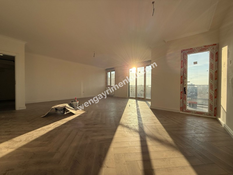 ALTINTEPE'DE CADDEYE BOSTANCIYA SAHİLE KOMŞU 300 m² 5+2 DUBLEKS