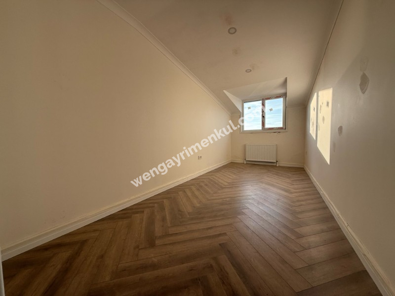 ALTINTEPE'DE CADDEYE BOSTANCIYA SAHİLE KOMŞU 300 m² 5+2 DUBLEKS