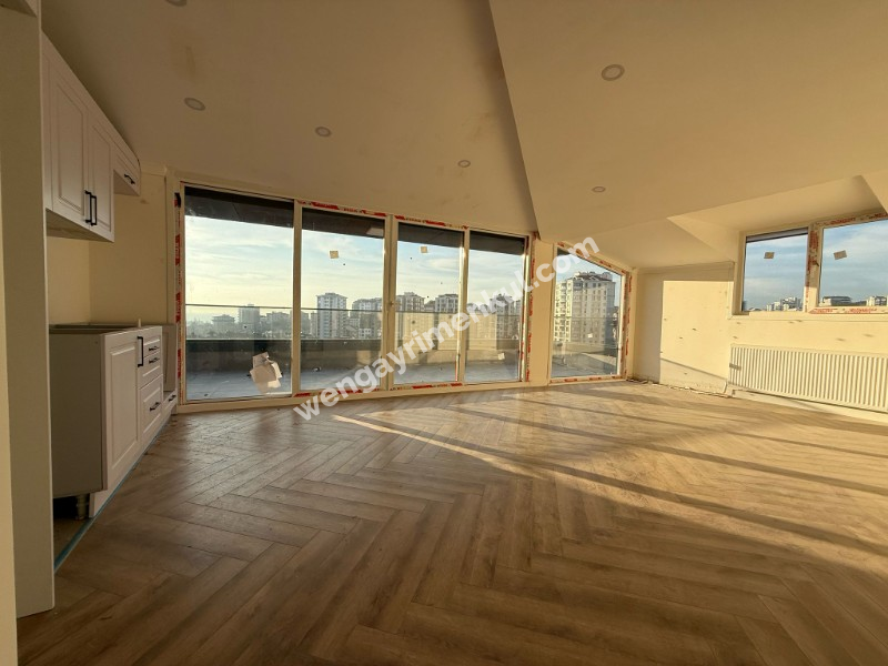 ALTINTEPE'DE CADDEYE BOSTANCIYA SAHİLE KOMŞU 300 m² 5+2 DUBLEKS