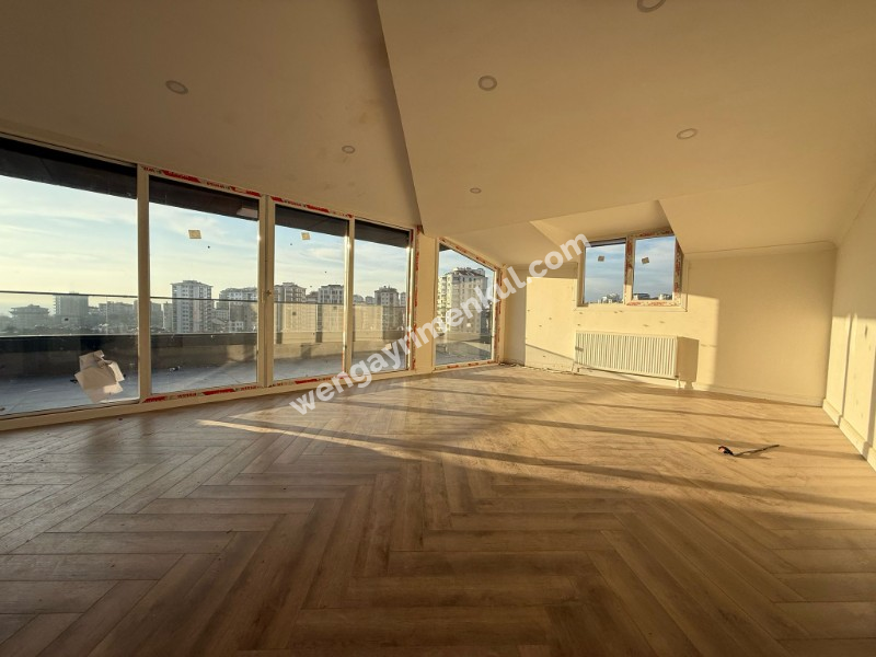 ALTINTEPE'DE CADDEYE BOSTANCIYA SAHİLE KOMŞU 300 m² 5+2 DUBLEKS