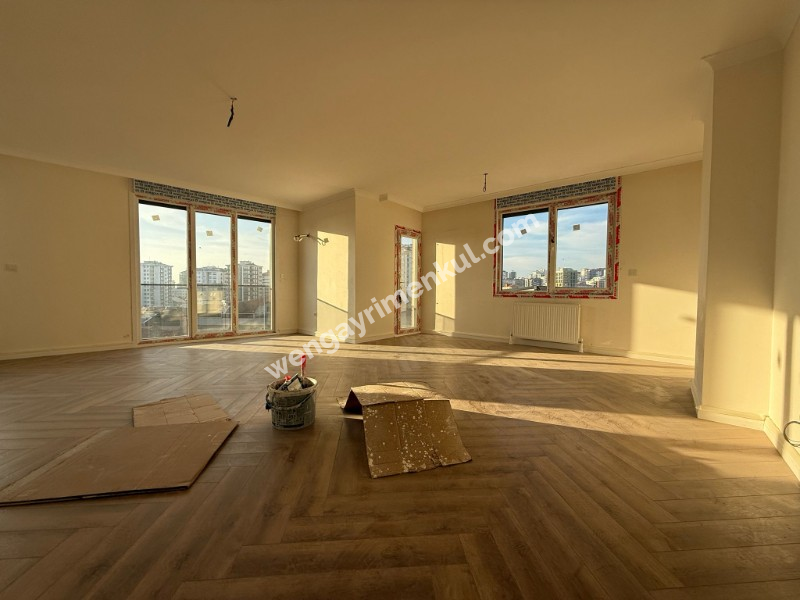 ALTINTEPE'DE CADDEYE BOSTANCIYA SAHİLE KOMŞU 300 m² 5+2 DUBLEKS
