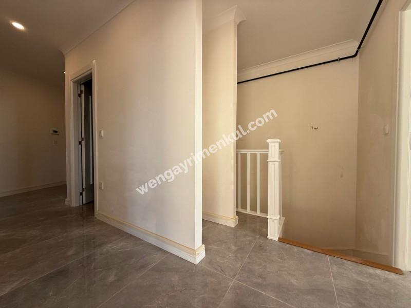 ALTINTEPE'DE CADDEYE BOSTANCIYA SAHİLE KOMŞU 300 m² 5+2 DUBLEKS