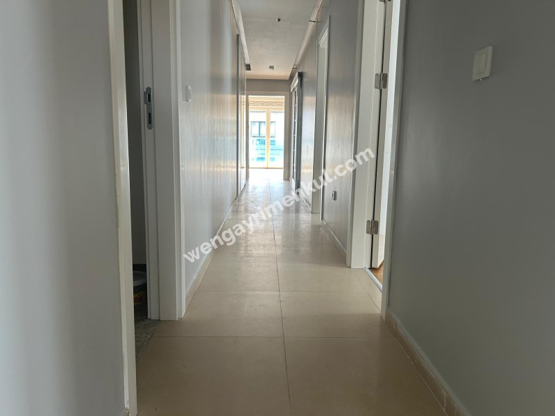 CADDEBOSTAN SAHİLDE EBV BANYOLU BALKONLU ÖN CEPHE 108 M² NET 3+1