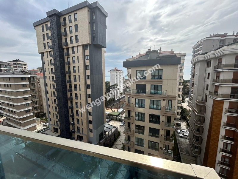 CADDEBOSTAN SAHİLDE EBV BANYOLU BALKONLU ÖN CEPHE 108 M² NET 3+1