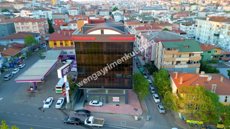  3000 M2 KULLANIM ALANLI  YEPYENİ  KOMPLE KİRALIK PLAZA  