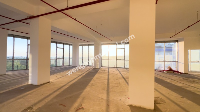  3000 M2 KULLANIM ALANLI  YEPYENİ  KOMPLE KİRALIK PLAZA  