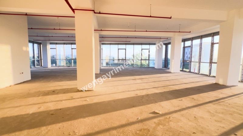  3000 M2 KULLANIM ALANLI  YEPYENİ  KOMPLE KİRALIK PLAZA  