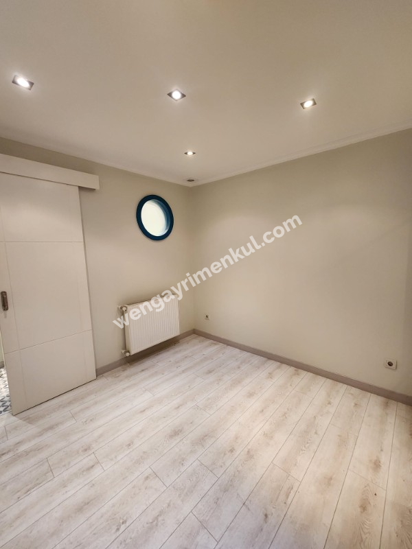 CİHANGİR DEFTERDAR YOKUŞUNDA SATILIK 1 +1 HEM TICARI HEM MESKEN YENİLENMİŞ DAİRE