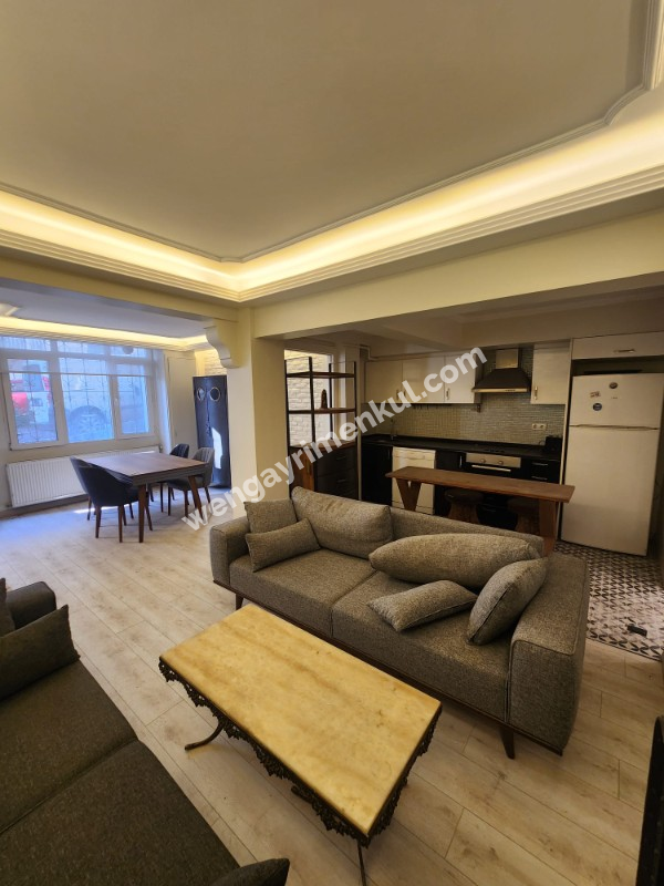 CİHANGİR DEFTERDAR YOKUŞUNDA SATILIK 1 +1 HEM TICARI HEM MESKEN YENİLENMİŞ DAİRE