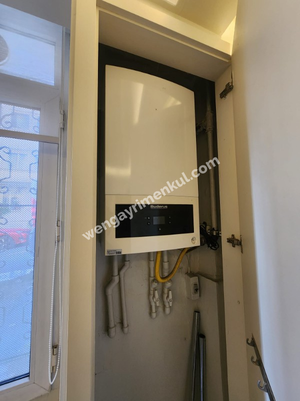 CİHANGİR DEFTERDAR YOKUŞUNDA SATILIK 1 +1 HEM TICARI HEM MESKEN YENİLENMİŞ DAİRE