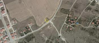 GÜVENAY - ÇORUM SÜLÜKLÜEVLER DE 3 KAT KONUT İMARLI SATILIK ARSA