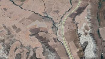 GÜVENAY - ÇORUM OSMANCIK YOLU ÜZERİ 29,477 M² SATILIK TARLA