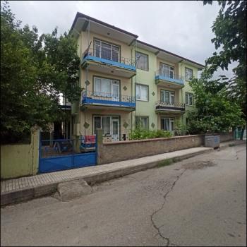 ACİL SATILIK Çorum Gülabibey Polis Lojmanları Karşısı 3 Katlı Bina