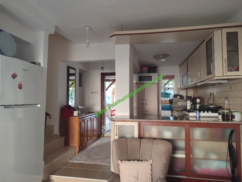 ANAMUR GÜZELYURT'TA DENİZ'E 100 METRE MESAFEDE SATILIK VİLLA