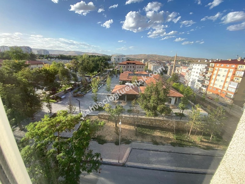 SİVAS MERKEZ MEVLANA MAH RAHMİ GÜNAY CAD SATILIK DAİRE
