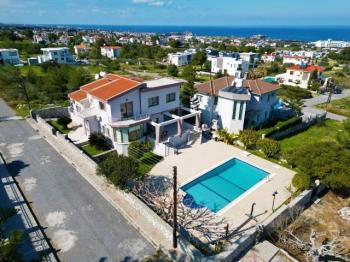 GİRNE ÇATALKÖYDE SATILIK DAĞ -DENİZ MANZARALI 4+1 VİLLA