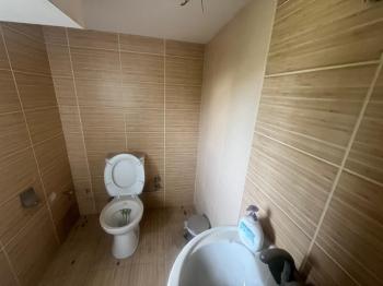 KIBRIS LEFKOŞA DEREBOYU ANA CADDE ÜZERİNDE KİRALIK İŞ YERİ