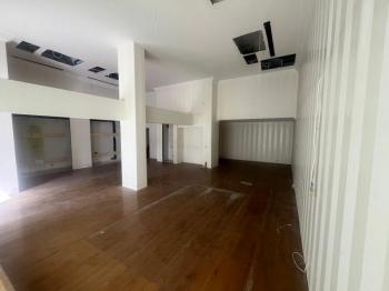 KIBRIS LEFKOŞA DEREBOYU ANA CADDE ÜZERİNDE KİRALIK İŞ YERİ