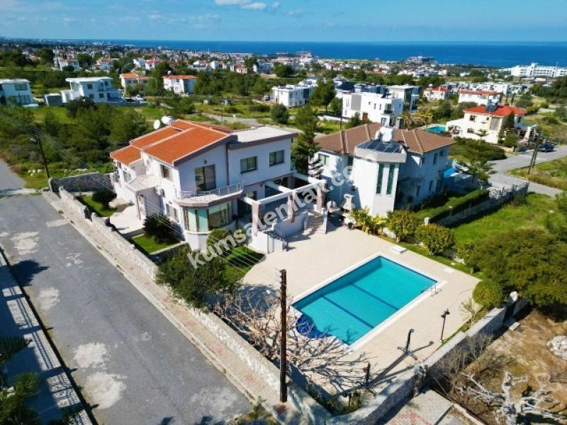 GİRNE ÇATALKÖYDE SATILIK DAĞ -DENİZ MANZARALI 4+1 VİLLA