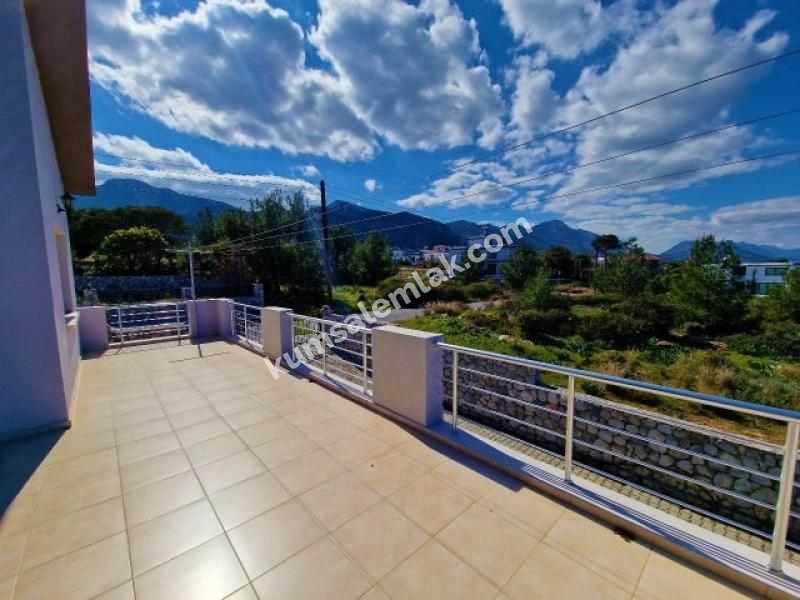 GİRNE ÇATALKÖYDE SATILIK DAĞ -DENİZ MANZARALI 4+1 VİLLA