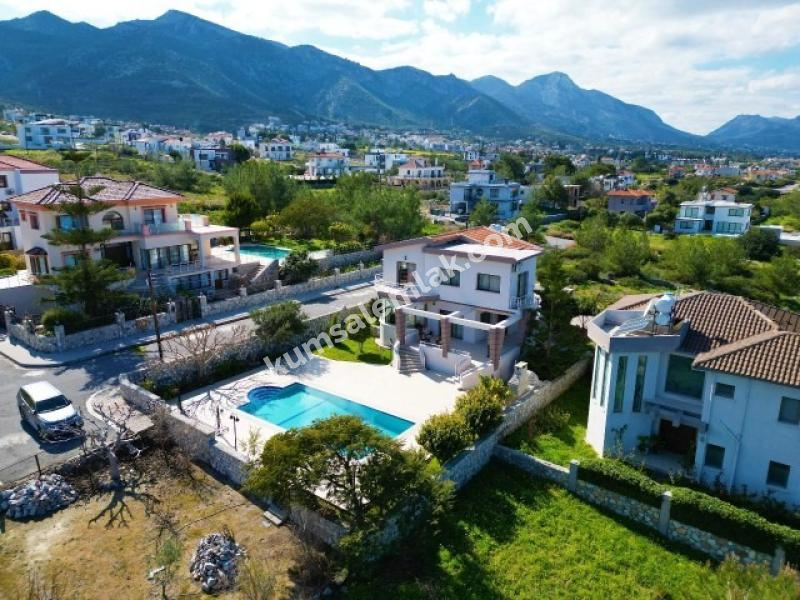 GİRNE ÇATALKÖYDE SATILIK DAĞ -DENİZ MANZARALI 4+1 VİLLA