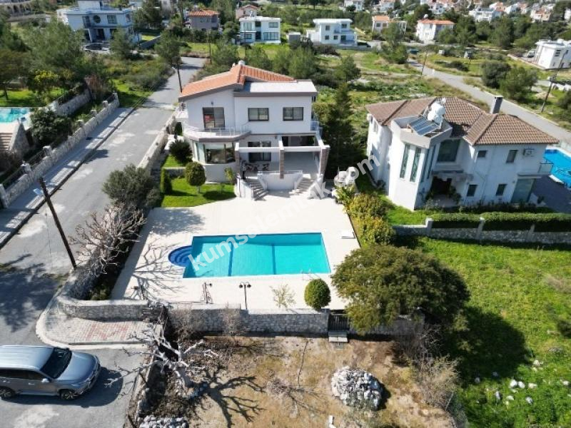 GİRNE ÇATALKÖYDE SATILIK DAĞ -DENİZ MANZARALI 4+1 VİLLA