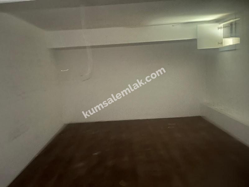 KIBRIS LEFKOŞA DEREBOYU ANA CADDE ÜZERİNDE KİRALIK İŞ YERİ