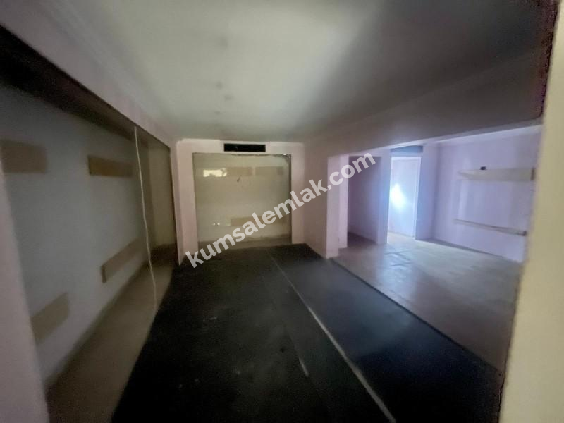 KIBRIS LEFKOŞA DEREBOYU ANA CADDE ÜZERİNDE KİRALIK İŞ YERİ