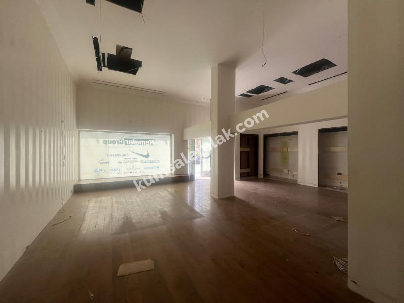 KIBRIS LEFKOŞA DEREBOYU ANA CADDE ÜZERİNDE KİRALIK İŞ YERİ