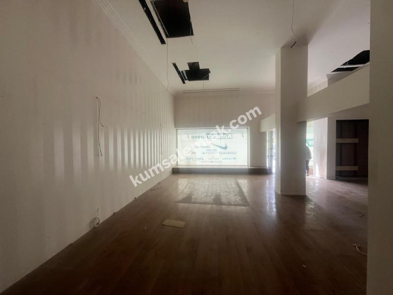 KIBRIS LEFKOŞA DEREBOYU ANA CADDE ÜZERİNDE KİRALIK İŞ YERİ