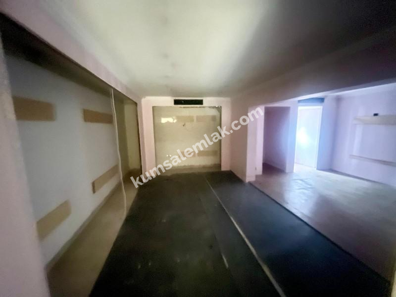 KIBRIS LEFKOŞA DEREBOYU ANA CADDE ÜZERİNDE KİRALIK İŞ YERİ