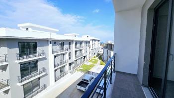 Alsancak bölgesinde, merkezi bir konumda, havuzlu bir sitede satılık 1+1 daire