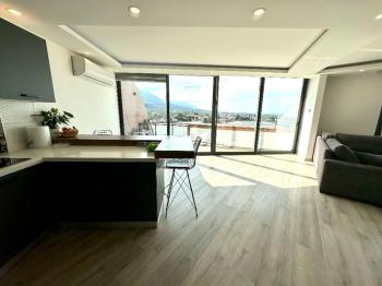 Girne Akacan Elegance’ta Penthouse Dubleks – Deniz & Dağ Manzaralı