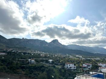 Girne Akacan Elegance’ta Penthouse Dubleks – Deniz & Dağ Manzaralı