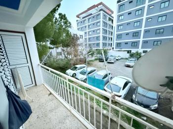 Girne Merkezde Türk Malı 2+1 Geniş Satılık Daire 
