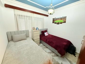 Girne Merkezde Türk Malı 2+1 Geniş Satılık Daire 