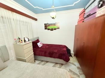Girne Merkezde Türk Malı 2+1 Geniş Satılık Daire 