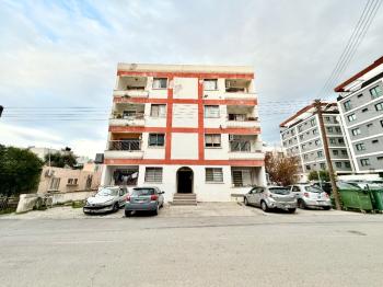 Girne Merkezde Türk Malı 2+1 Geniş Satılık Daire 